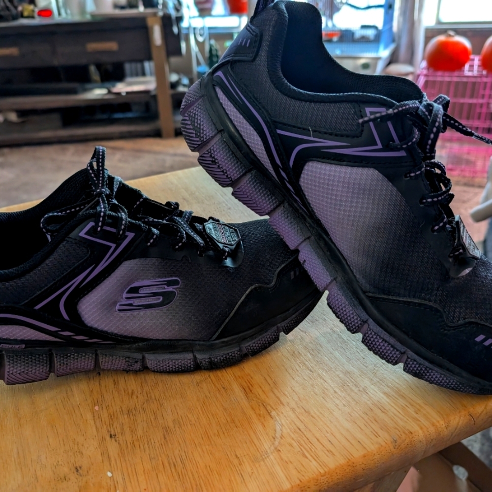 Sketchers safety toe shoes